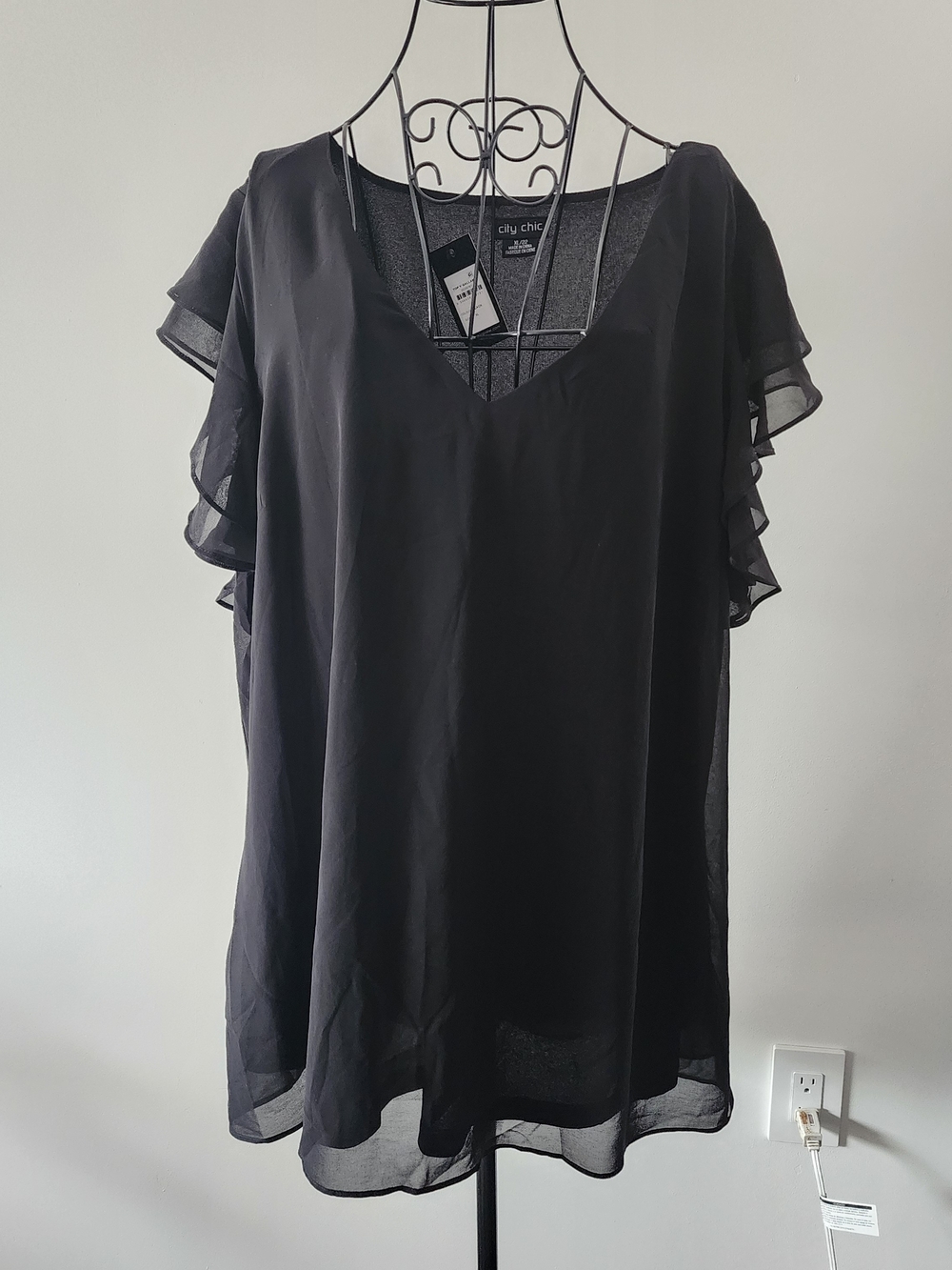 City Chic Black Tiered Flutter Sleeve V-Neck Tunic Top XL/22 NWT Minimalist Eve